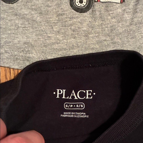 Assorted Kids Short Sleeve Tees - Red, Gray, Black, Blue, Orange and one pj set - Picture 11 of 11